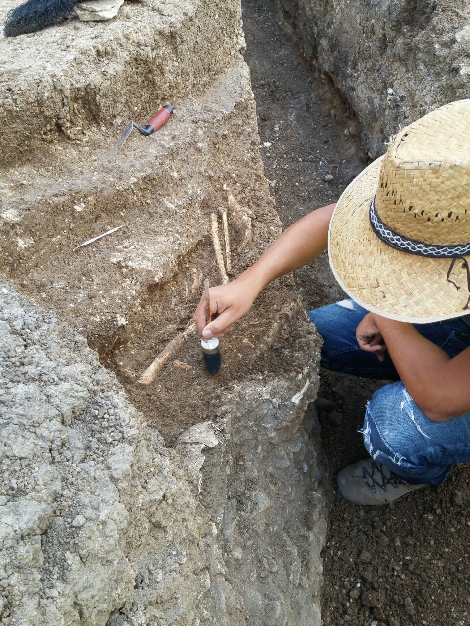 Scavo archeologico in trincea